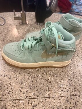 Nike Air Force 1 High ’07 SE • Mint Suede • Women’s